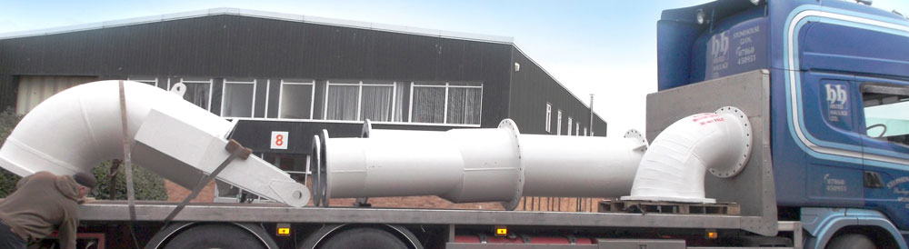 Loading large rubber lined dredger pipes for the aggregates industry